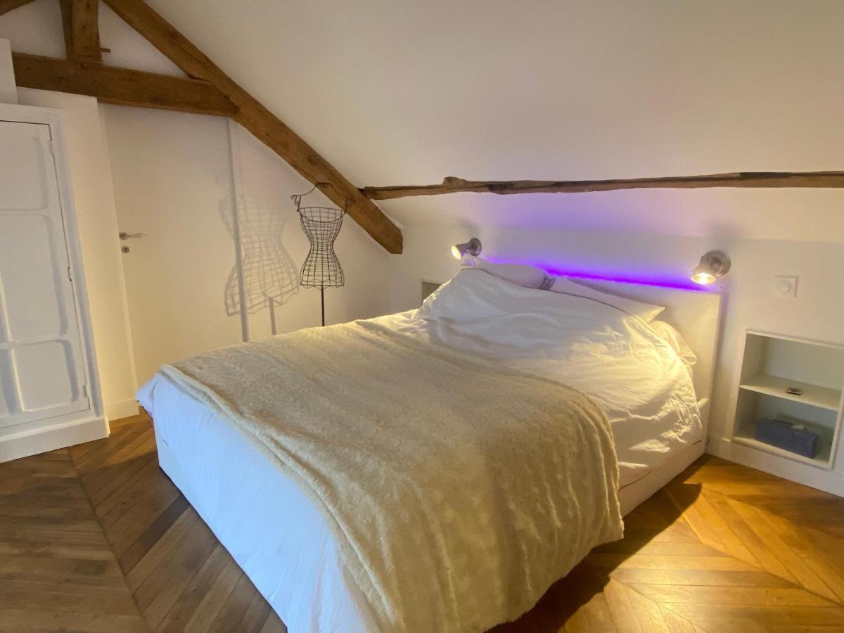Loft Dans Le Clocher Face Au Chateau Bonnelles Exterior foto