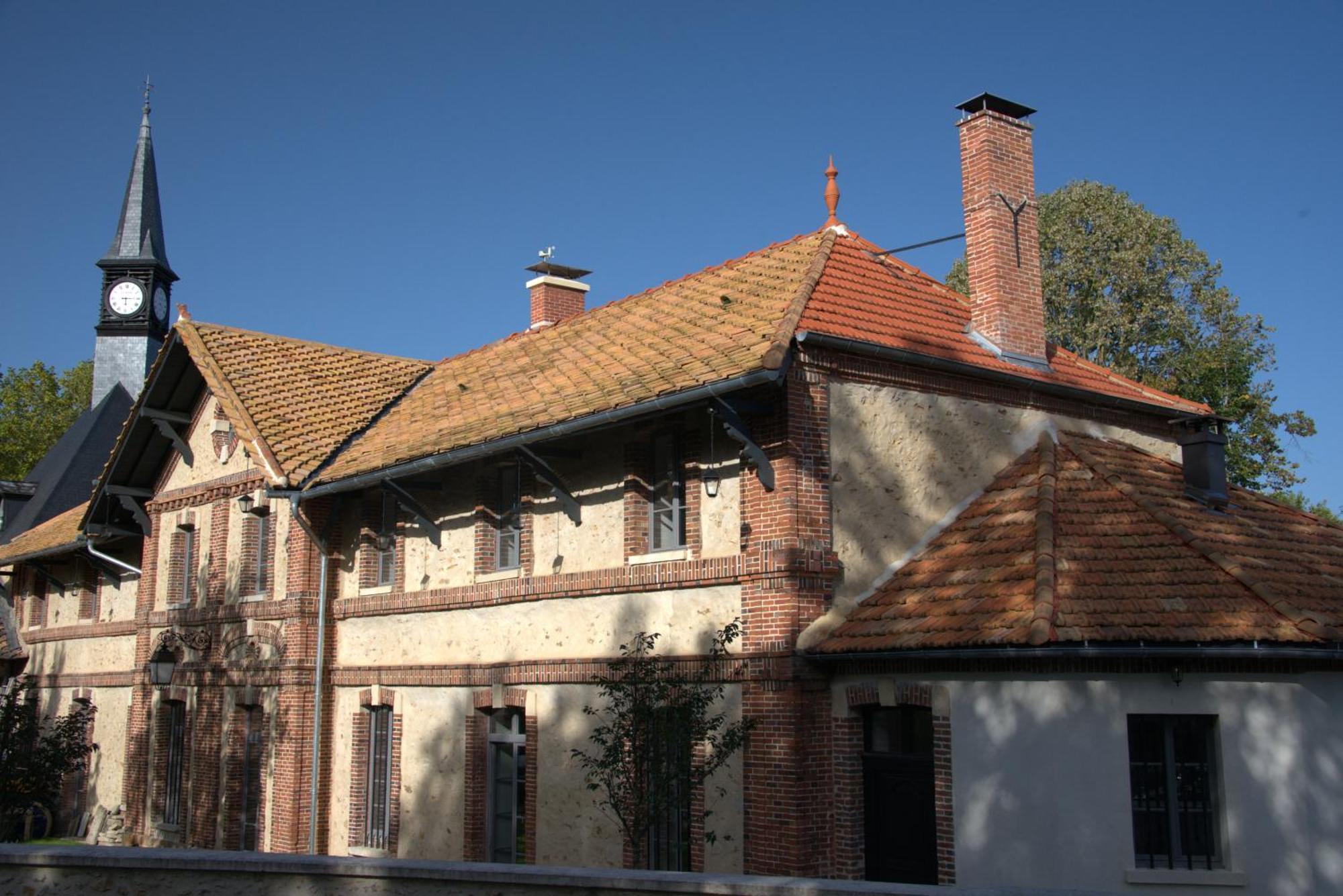 Loft Dans Le Clocher Face Au Chateau Bonnelles Exterior foto