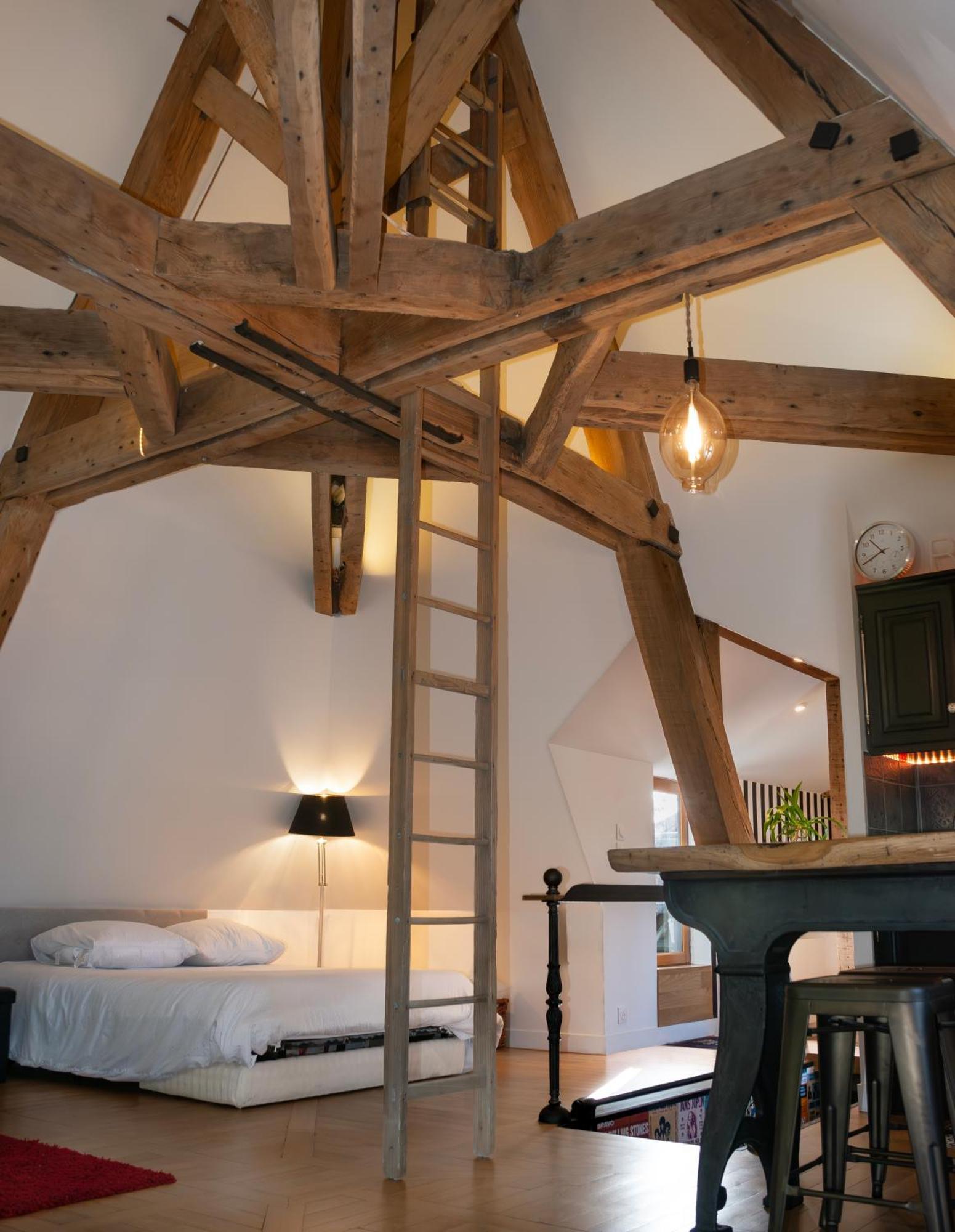 Loft Dans Le Clocher Face Au Chateau Bonnelles Exterior foto