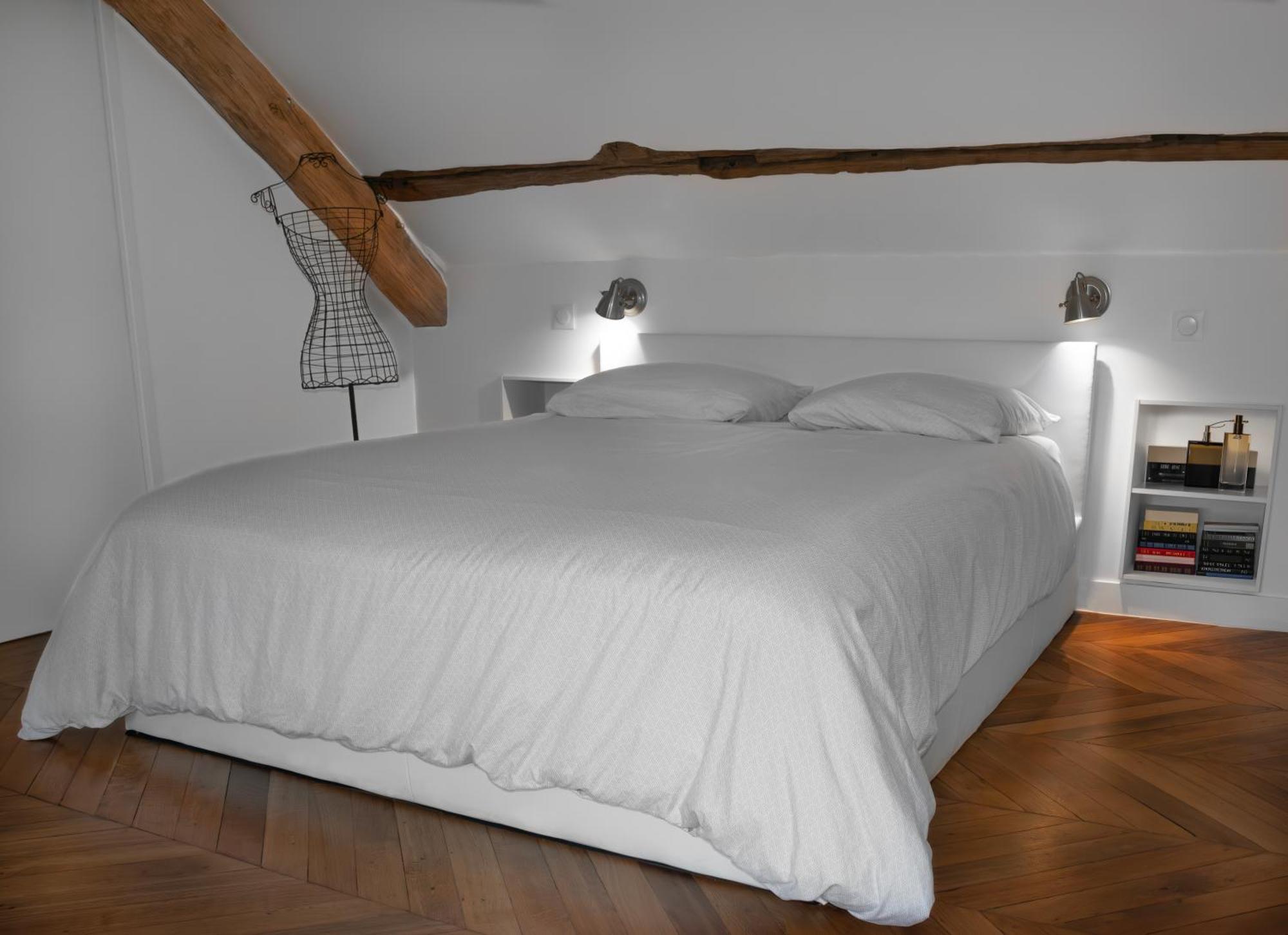 Loft Dans Le Clocher Face Au Chateau Bonnelles Exterior foto